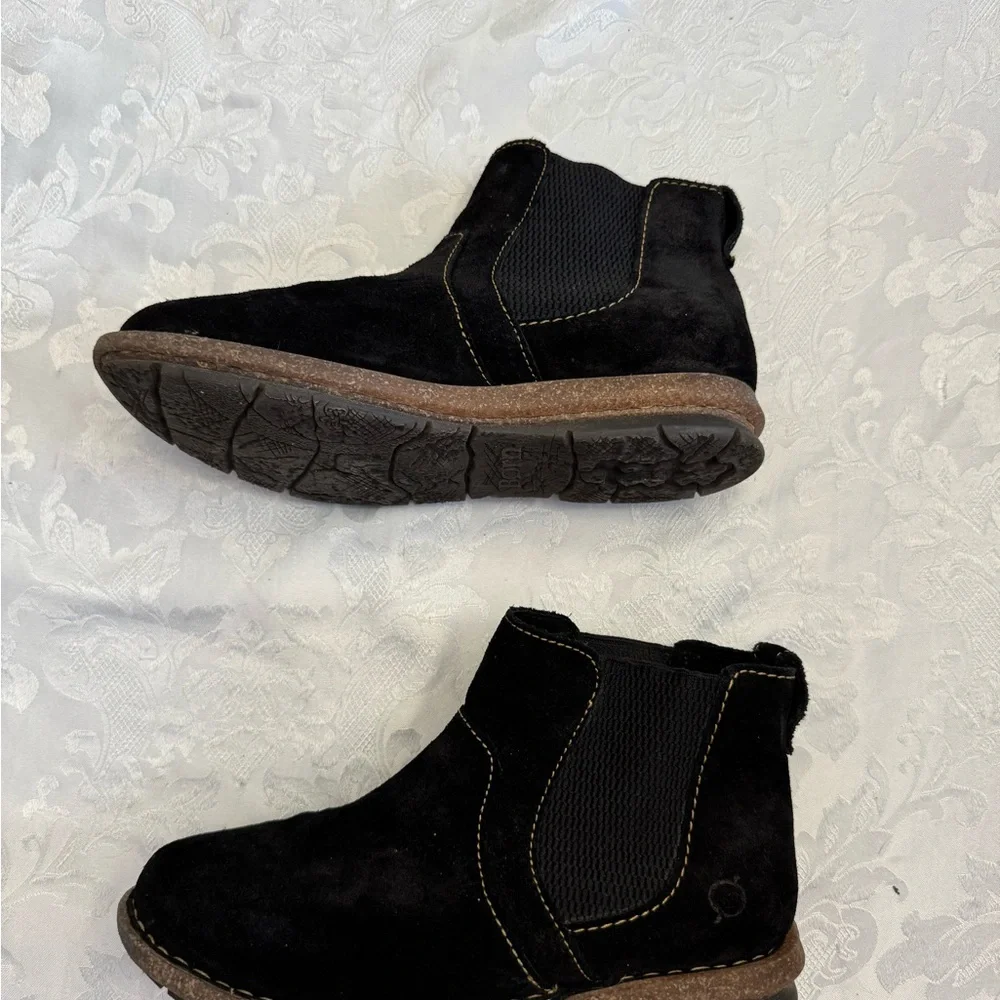 Born Talyn Size 7M Black Distressed Bootie Chelsea Boot Leather Comfort‎ Shoe